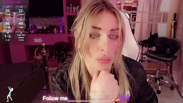 AnnieGOld  online show from April 19, 11:29 pm