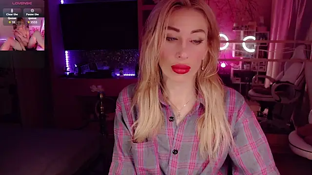 AnnieGOld  online show from September 25, 5:55 pm