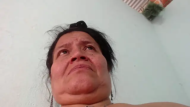 Snapshot of juanys_asshot chatting on October 4, 1:28 pm juanys asshot online show from October 4, 1:28 pm