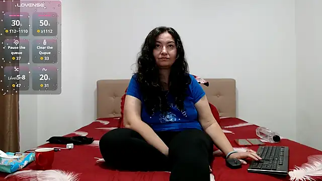 BBW MILF 4U online show from October 18, 8:28 am