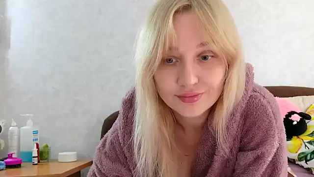 Snapshot of Hotty_Evochka chatting on October 5, 9:03 am Hotty Evochka online show from October 5, 9:03 am