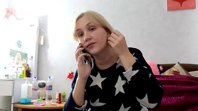 Snapshot of Hotty_Evochka chatting on October 17, 8:39 am Hotty Evochka online show from October 17, 8:39 am