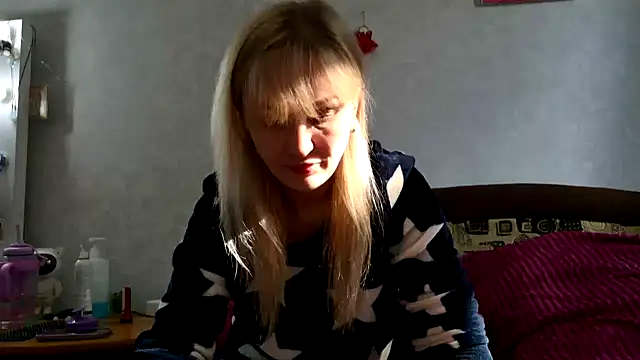 Snapshot of Hotty_Evochka chatting on October 13, 11:02 am Hotty Evochka online show from October 13, 11:02 am