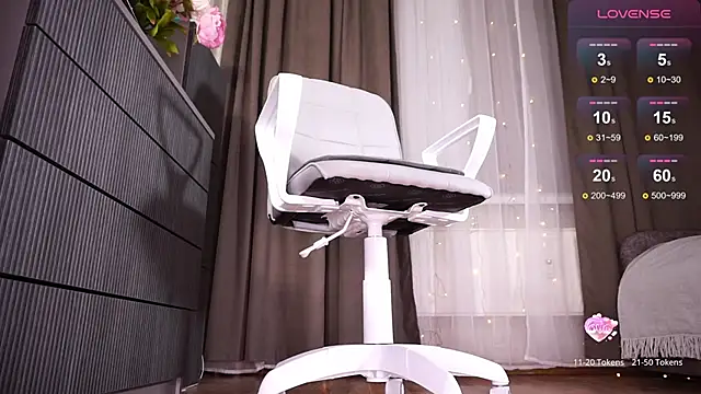 Amina Key online show from October 25, 5:04 am