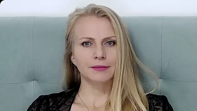 K  Adrienne online show from November 1, 8:18 am