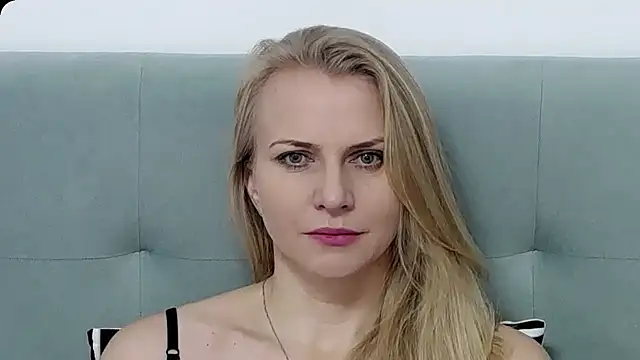 K  Adrienne online show from December 5, 6:35 am