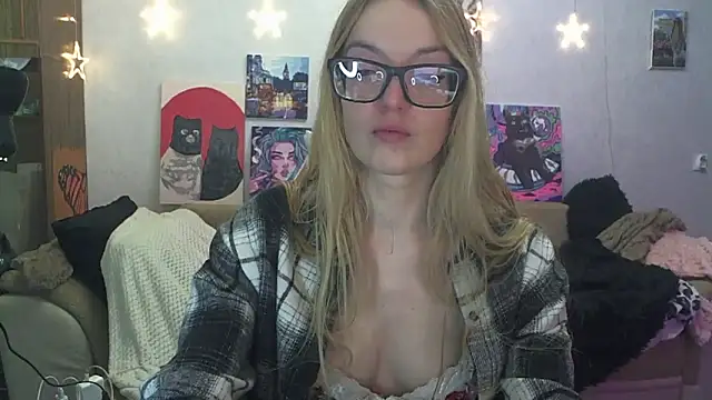 SecretSophia online show from March 1, 9:14 pm