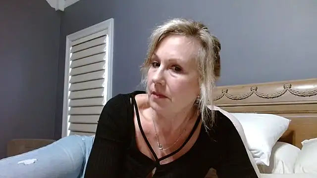 Snapshot of Lisaisluscious chatting on October 8, 1:26 pm Lisaisluscious online show from October 8, 1:26 pm