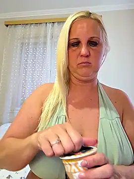 Mayci1984 online show from June 24, 10:25 am