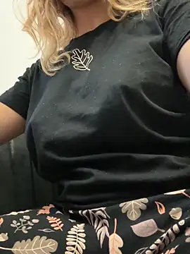 NicolePlay online show from April 4, 4:55 am