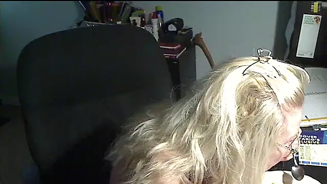 XTRAHORNYONE online show from November 18, 4:57 am