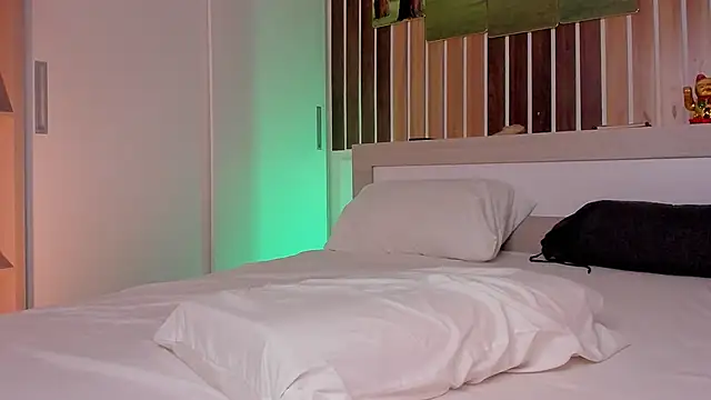 Dora Banks online show from November 24, 9:33 am