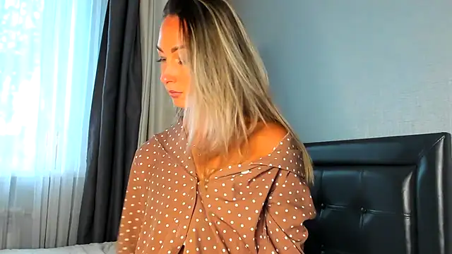 StarryHanna online show from June 25, 2:18 pm