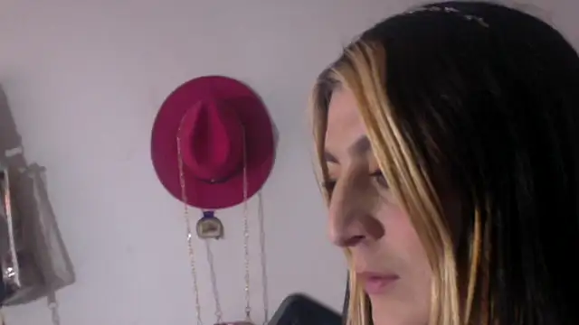 MARIANAWEED online show from December 16, 7:42 pm