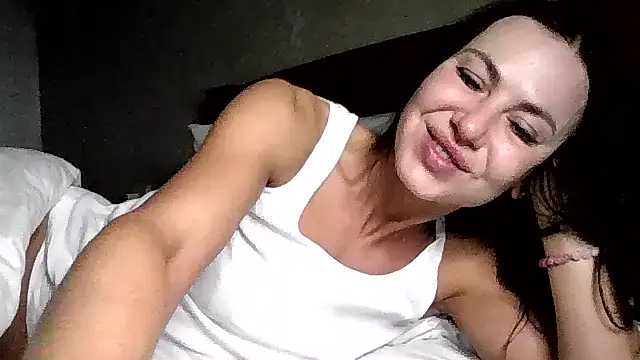 JulianaGold1 online show from January 9, 2:05 am