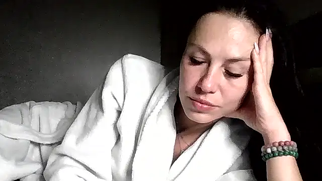 JulianaGold1 online show from June 12, 9:23 pm