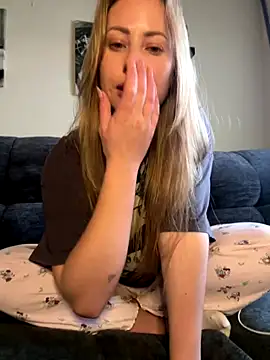 AlisaWhite online show from December 17, 4:22 pm