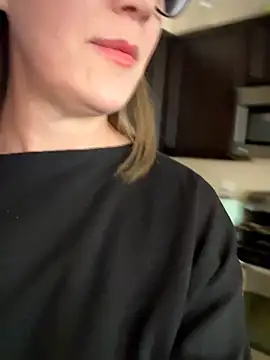 MaiseKnox online show from April 22, 6:16 pm