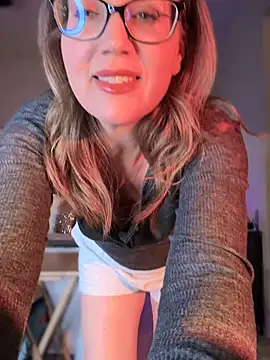 Snapshot of MaiseKnox chatting on October 19, 12:56 am MaiseKnox online show from October 19, 12:56 am