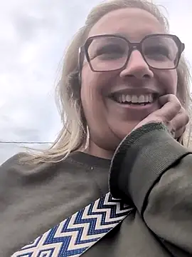 Canadian BBW online show from April 1, 11:35 pm