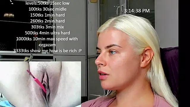 Snapshot of queenofthenighttt chatting on October 16, 1:14 pm queenofthenighttt online show from October 16, 1:14 pm