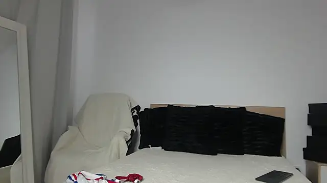 Layla23a online show from April 4, 1:43 pm