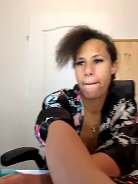 Snapshot of AaliyahHarris chatting on October 7, 7:29 pm AaliyahHarris online show from October 7, 7:29 pm