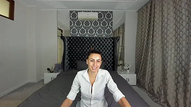 Snapshot of Rebecca_Diamond chatting on October 6, 5:35 am Rebecca Diamond online show from October 6, 5:35 am