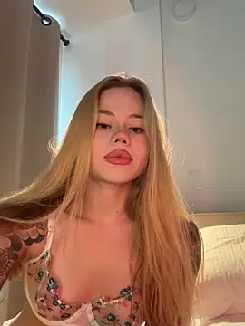 Snapshot of curchez_ chatting on October 8, 8:57 pm curchez online show from October 8, 8:57 pm