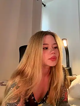 Snapshot of curchez_ chatting on September 12, 8:38 pm curchez online show from September 12, 8:38 pm