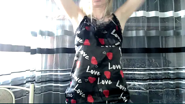 Snapshot of cold_lollipop chatting on October 1, 5:56 am cold lollipop online show from October 1, 5:56 am