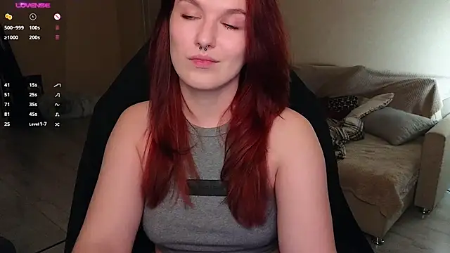Snapshot of Val_lava chatting on October 13, 7:27 pm Val lava online show from October 13, 7:27 pm