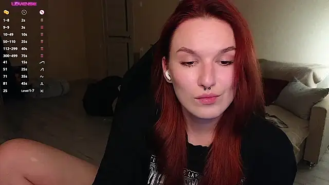 Snapshot of Val_lava chatting on October 3, 7:19 pm Val lava online show from October 3, 7:19 pm