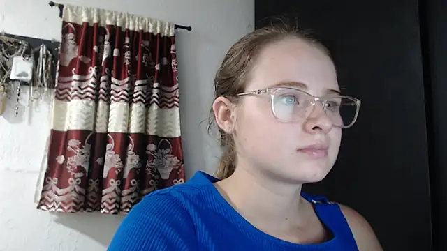 Snapshot of HellenMiyer1111 chatting on September 25, 3:00 pm HellenMiyer1111 online show from September 25, 3:00 pm