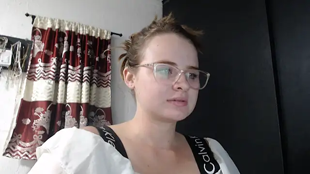 Snapshot of HellenMiyer1111 chatting on September 12, 7:32 pm HellenMiyer1111 online show from September 12, 7:32 pm