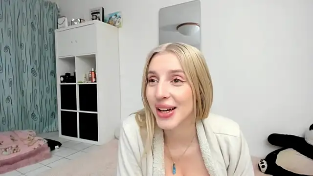 KenzieDawton online show from May 16, 4:28 pm