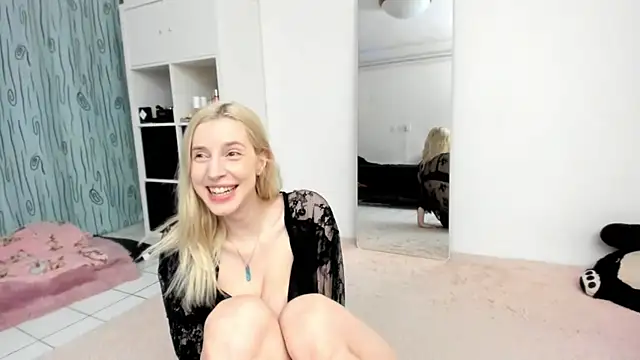 KenzieDawton online show from July 24, 11:30 am