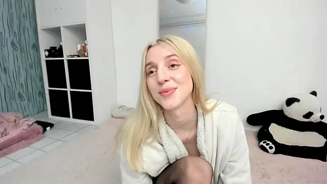 KenzieDawton online show from May 23, 5:11 pm