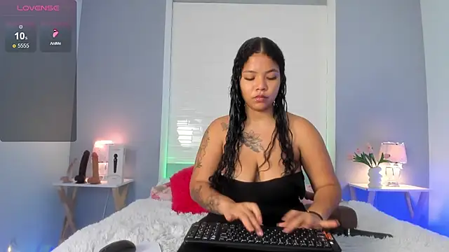 SophiaaStone online show from November 6, 12:11 pm