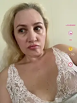 YourBlondee online show from June 8, 1:39 am