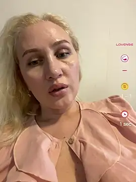 YourBlondee online show from June 15, 6:46 am
