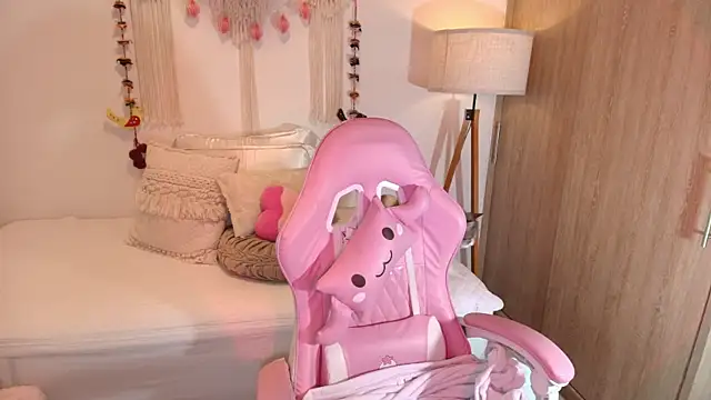 iriswest  online show from February 6, 1:09 am