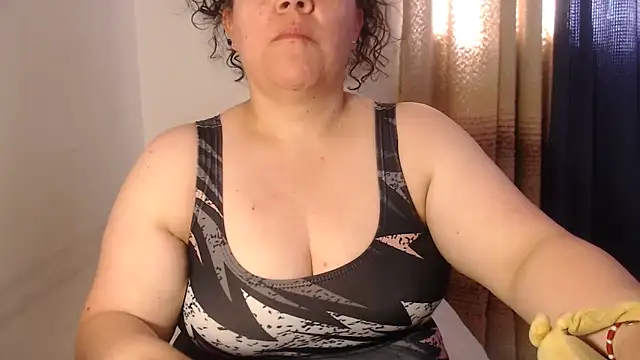 agathamiller01 online show from April 2, 9:12 pm