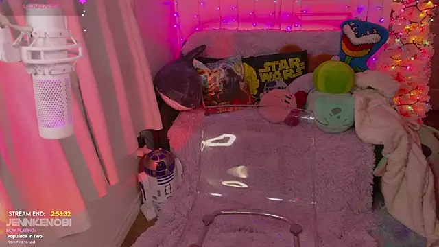 JennKenobi online show from December 3, 3:47 pm