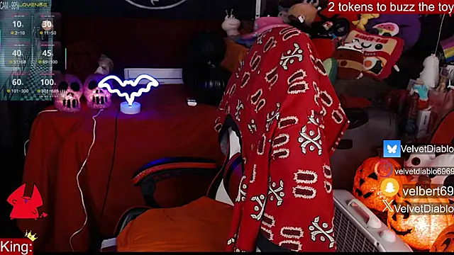 Snapshot of VelvetDiablo chatting on October 10, 12:37 am VelvetDiablo online show from October 10, 12:37 am