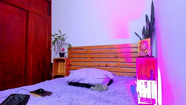 MaryJaneDove online show from June 8, 6:47 am