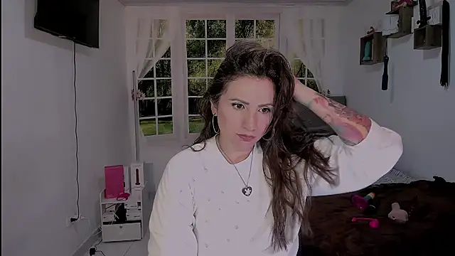 vanessabrown  online show from April 16, 11:07 pm