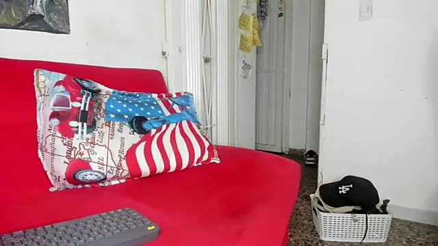 sweatyhairypig23 online show from January 18, 9:49 am