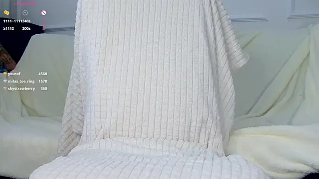 Laurainlove online show from July 22, 11:00 am