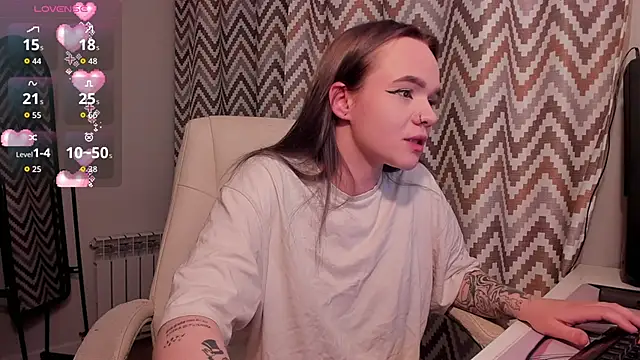 SarahRomantic online show from April 8, 7:05 pm